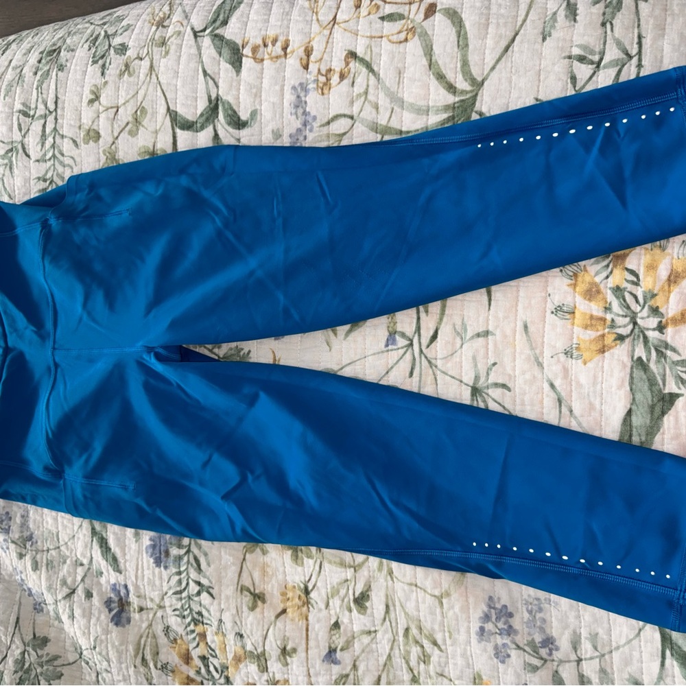 lululemon athletica Blue Leggings with rhinestones & pockets size 6